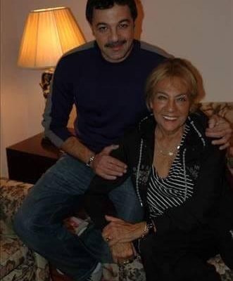 Kerem Alışık'tan Annesi Çolpan İlhan’a Duygu Dolu 90. Yaş Anması