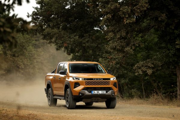 Yeni Toyota Hilux Satışta RAV4 Hybrid Yolda