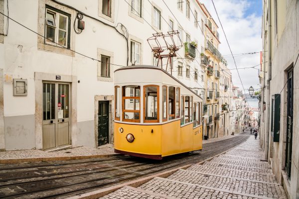 Portekiz’de vatandaşlık koşulları değişti Vatandaşlık için bekleme süresi 5 yıldan 10 yıla çıktı